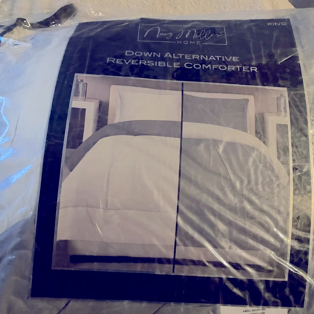 Down Alternative reversible comforter